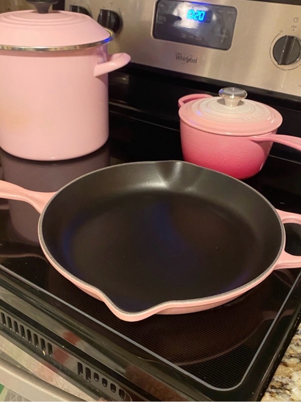 Le Creuset Signature Cast Iron Skillet Sugar Pink